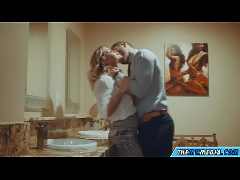❤️ Meta blonda busty seduces f'kamra tal-banju pubbliku Porno f'mt.mkdou33miass.ru ❌